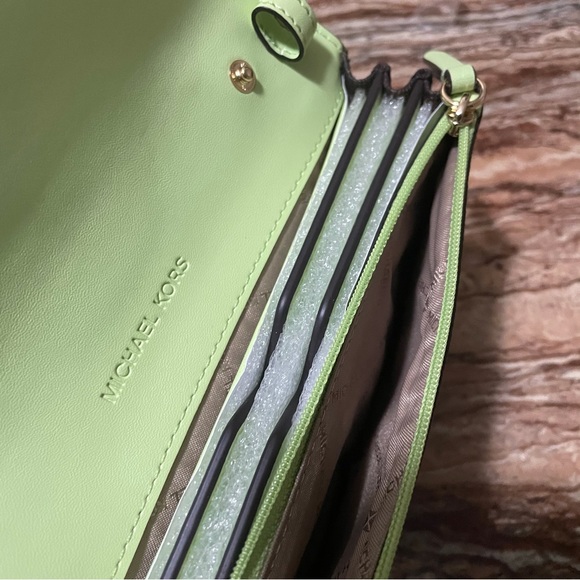 Michael Kors - Picture 3 of 6